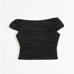 Abercrombie off the shoulder crepe set top size small. Black